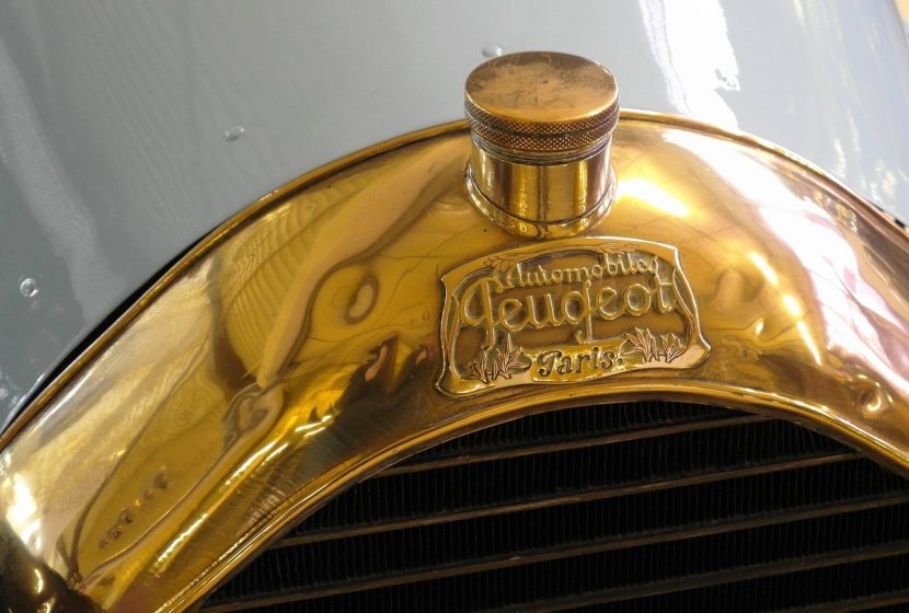 bouchon de millau voiture ancienne